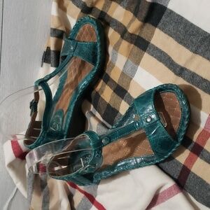 Ariat green low heel open toe ankle strap sandals size 7.5